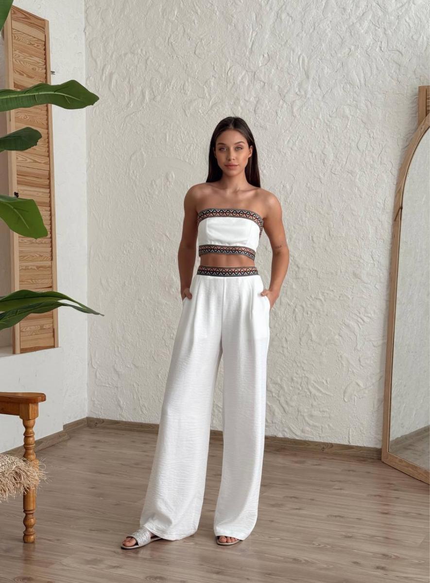 طقم صيفي مكون من بلوزة قصيره بدون أكمام وبنطال واسع عالي الخصر