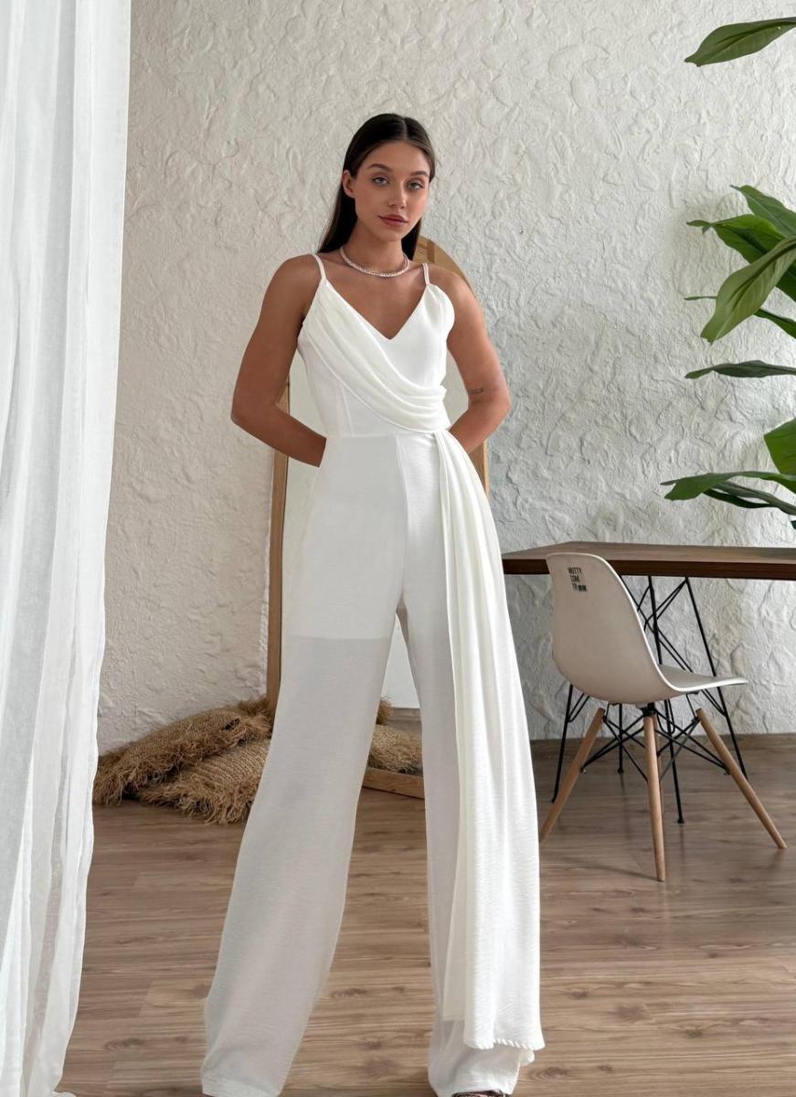 جمبسوت أنيق بتصميم مكشوف الأكتاف بحمالات رفيعة - صورة 1