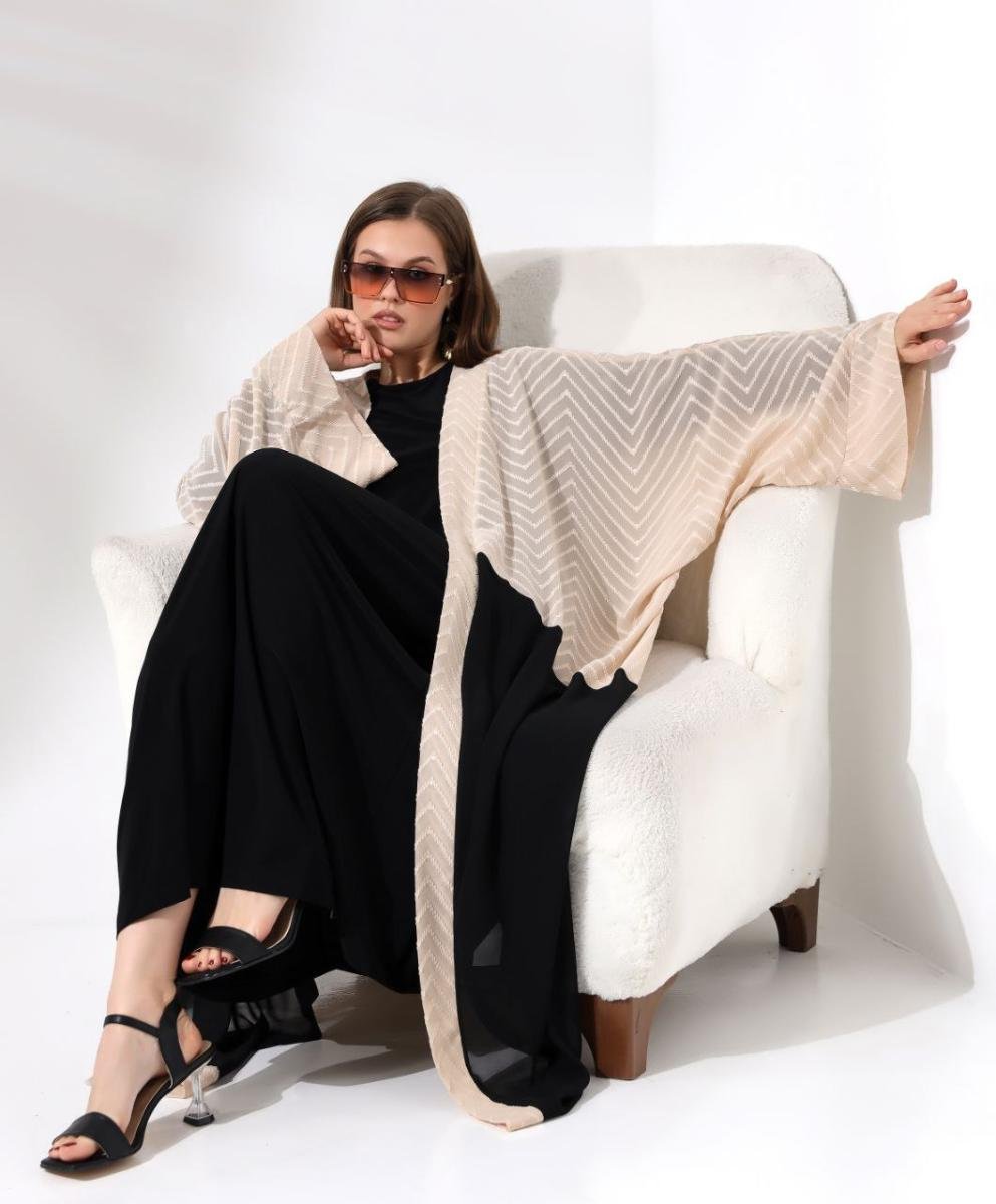 طقم فستان وفاخر بلونين مع كيمونو محبوك بنقوش هندسية (Two-Tone Kimono Abaya Set)